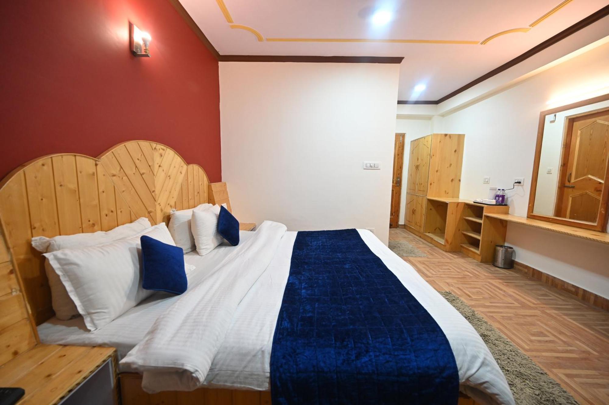 Krishana Cottage A Pure Veg !!!300 M From Hadimba Temple!!!Balcony Rooms!!!Veg Restaurant!!!Couple Friendly!!!Family Cottage!!! Manali  Exterior photo