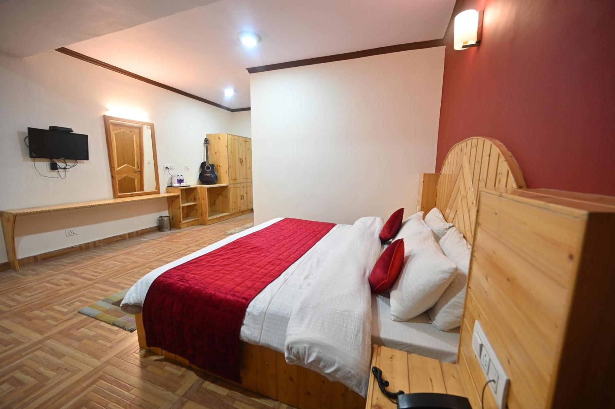 Krishana Cottage A Pure Veg !!!300 M From Hadimba Temple!!!Balcony Rooms!!!Veg Restaurant!!!Couple Friendly!!!Family Cottage!!! Manali  Exterior photo