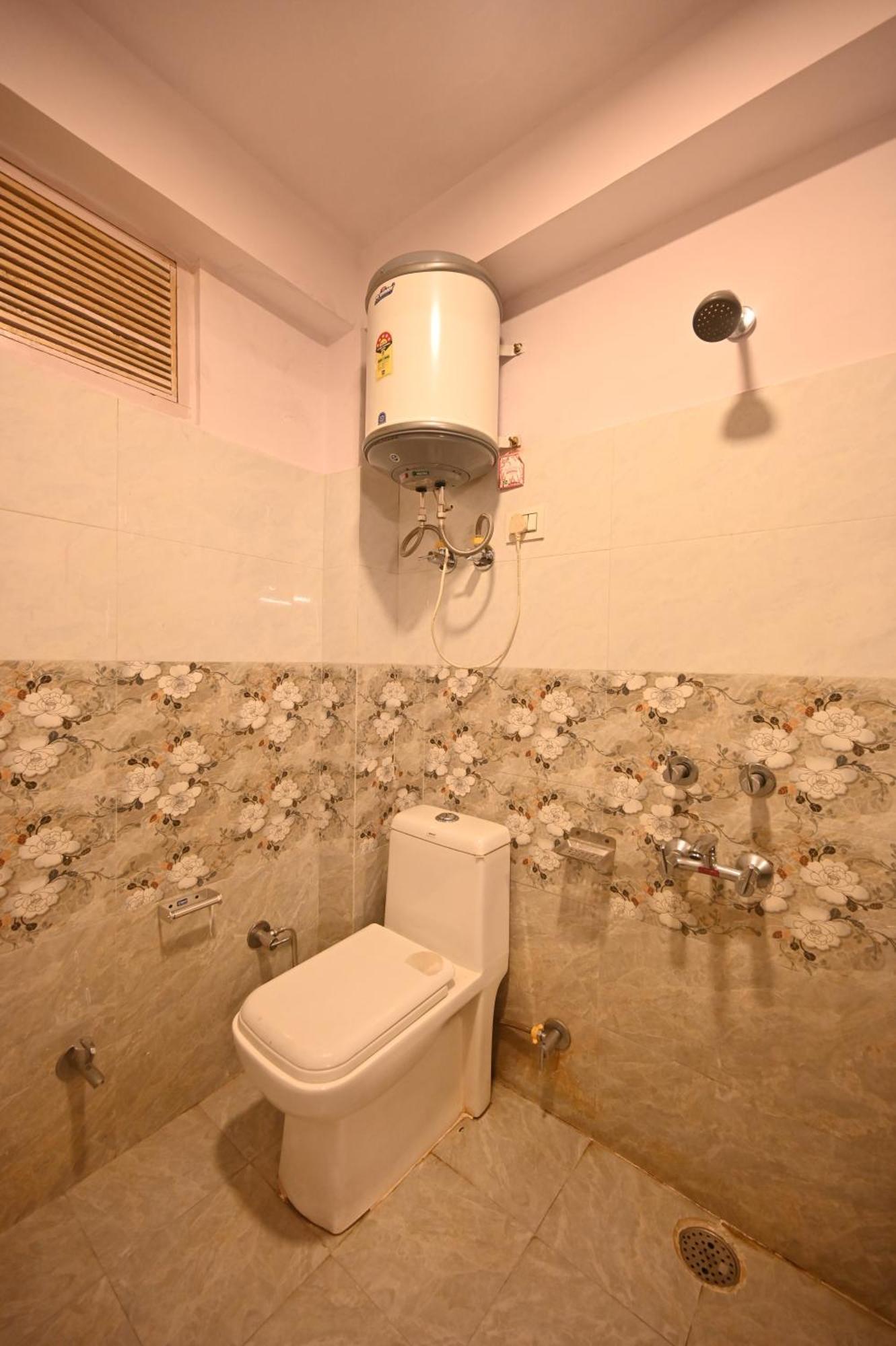Krishana Cottage A Pure Veg !!!300 M From Hadimba Temple!!!Balcony Rooms!!!Veg Restaurant!!!Couple Friendly!!!Family Cottage!!! Manali  Exterior photo