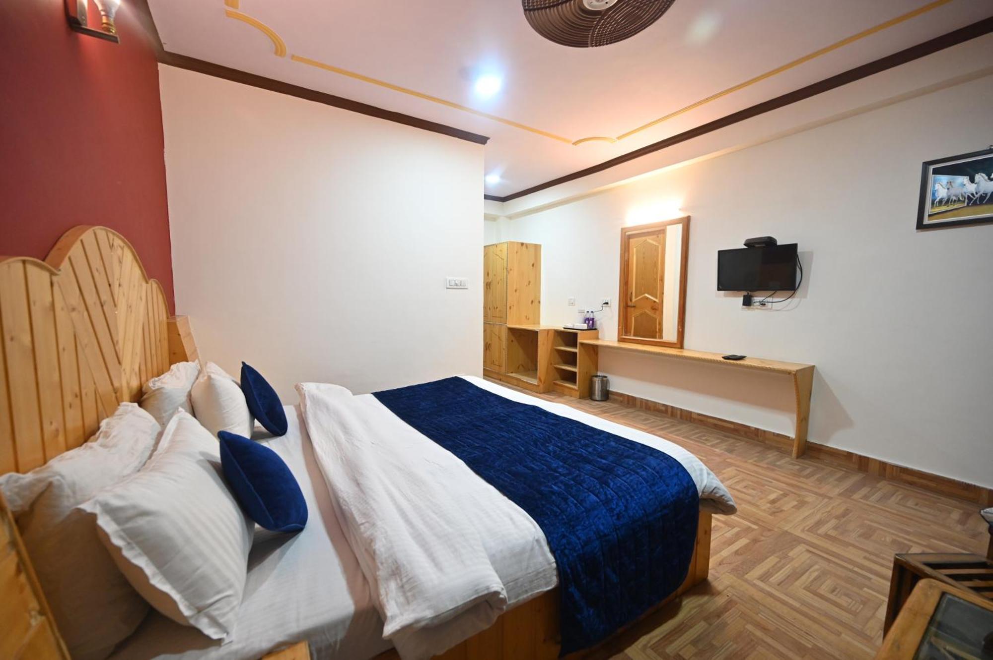 Krishana Cottage A Pure Veg !!!300 M From Hadimba Temple!!!Balcony Rooms!!!Veg Restaurant!!!Couple Friendly!!!Family Cottage!!! Manali  Exterior photo