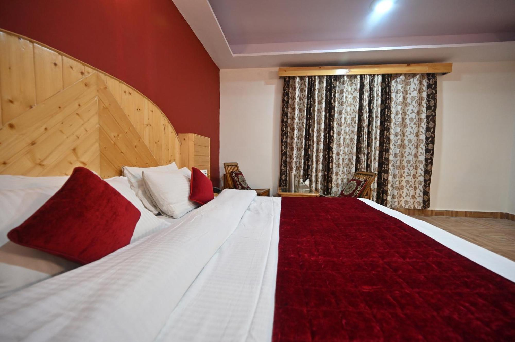 Krishana Cottage A Pure Veg !!!300 M From Hadimba Temple!!!Balcony Rooms!!!Veg Restaurant!!!Couple Friendly!!!Family Cottage!!! Manali  Exterior photo