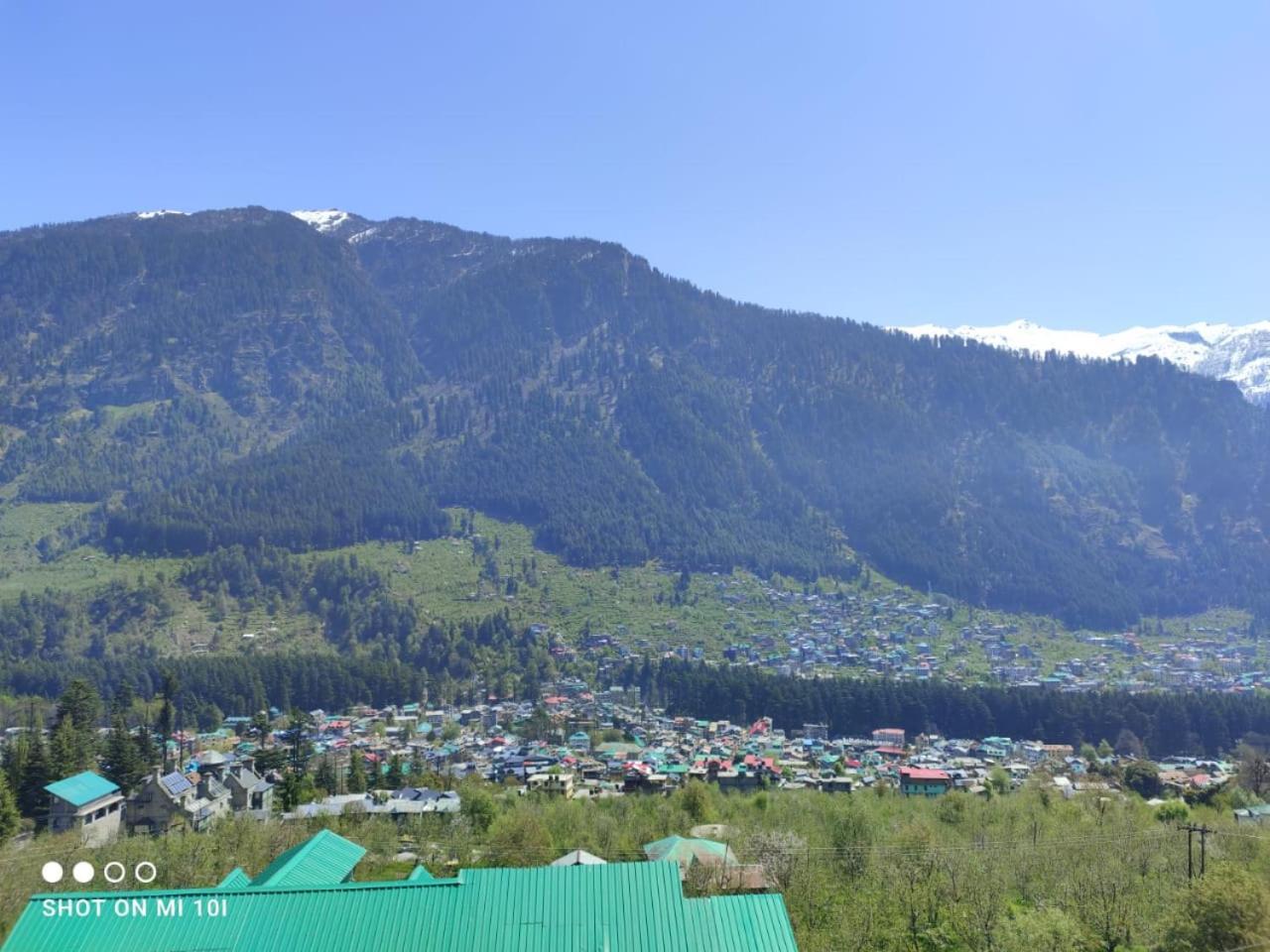 Krishana Cottage A Pure Veg !!!300 M From Hadimba Temple!!!Balcony Rooms!!!Veg Restaurant!!!Couple Friendly!!!Family Cottage!!! Manali  Room photo