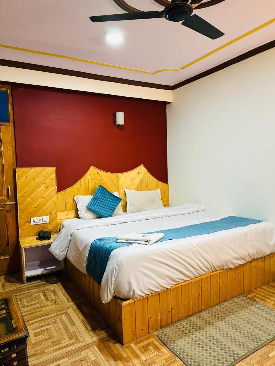 Krishana Cottage A Pure Veg !!!300 M From Hadimba Temple!!!Balcony Rooms!!!Veg Restaurant!!!Couple Friendly!!!Family Cottage!!! Manali  Exterior photo